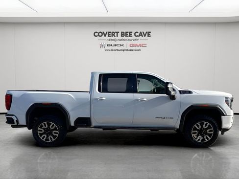 Used 2022 GMC Sierra 2500 AT4 w/ AT4 Premium Plus Package image 11