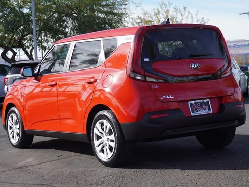 Used 2021 Kia Soul LX image 3
