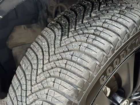 Certified 2023 Toyota Venza Nightshade image 37