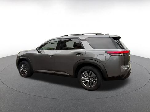 Used 2025 Nissan Pathfinder SV image 10