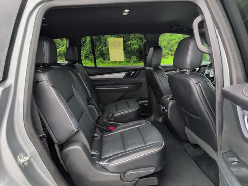 Used 2025 Buick Enclave Preferred FWD image 33