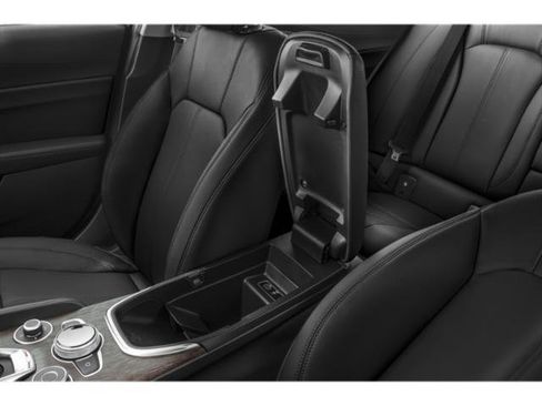 Used 2020 Alfa Romeo Giulia w/ Nero Edizione RWD image 16