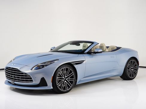 Used 2025 Aston Martin DB12 Convertible RWD image 3
