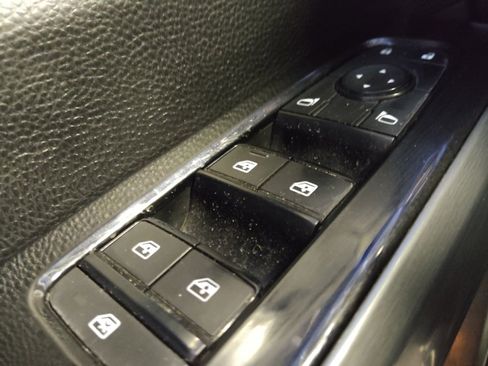 Used 2022 Nissan Pathfinder SL AWD/4WD image 27