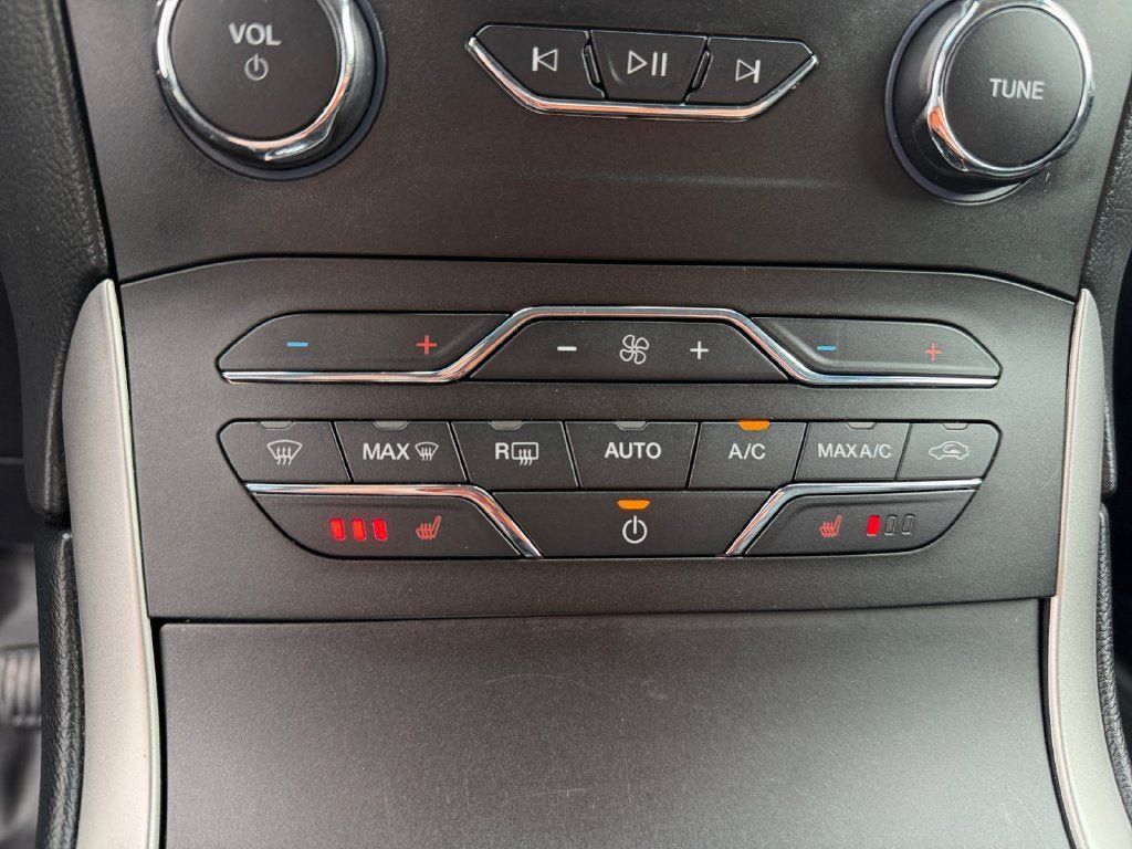 Used 2019 Ford Edge SEL w/ Equipment Group 201A AWD/4WD image 33
