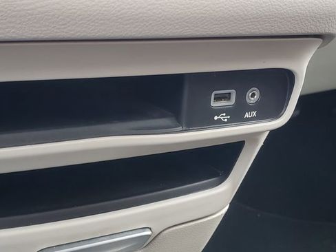 Used 2017 Chrysler Pacifica Touring image 26