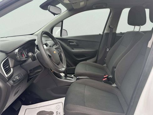 Used 2017 Chevrolet Trax LS AWD/4WD image 9