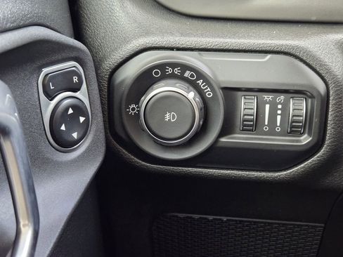 Used 2018 Jeep Wrangler Unlimited Sport S image 21