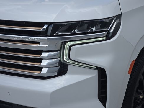 Used 2022 Chevrolet Tahoe High Country AWD/4WD image 11
