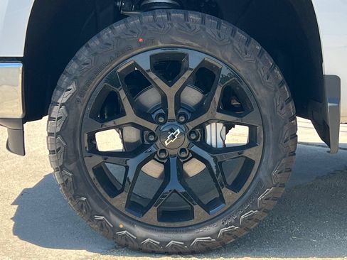 Used 2025 Chevrolet Silverado 1500 W/T w/ WT Safety Package AWD/4WD image 31