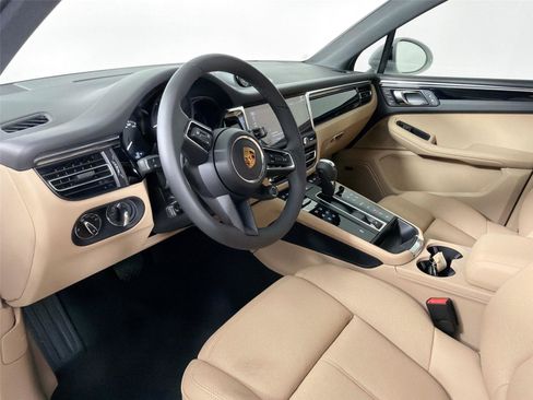 Certified 2026 Porsche Macan AWD/4WD image 4