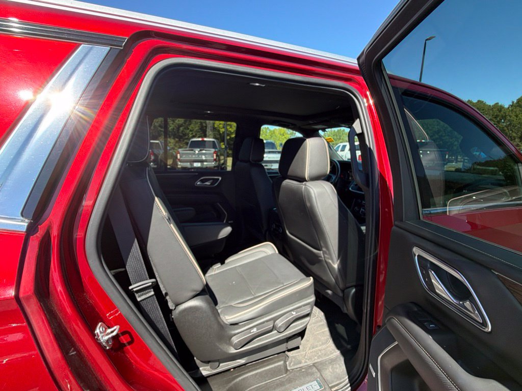 Used 2021 Chevrolet Tahoe Premier w/ Premium Package AWD/4WD image 18