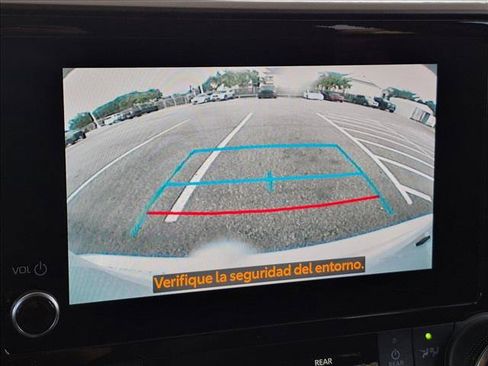 Used 2024 Toyota Highlander XLE FWD image 10