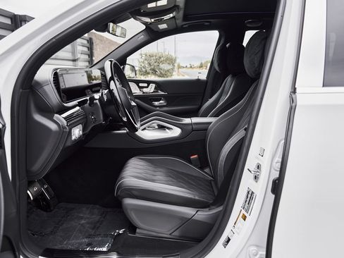Used 2026 Mercedes-Benz Maybach GLS 600 4MATIC image 29
