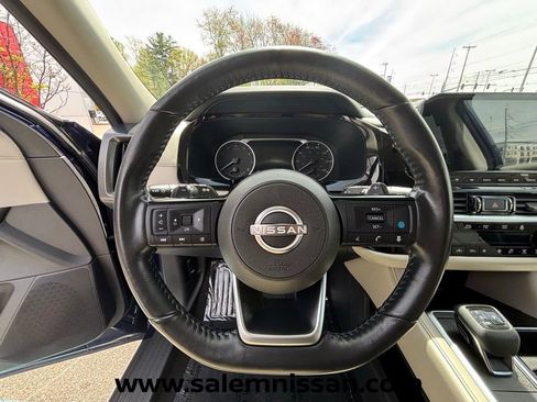 Used 2023 Nissan Pathfinder SL AWD/4WD image 7