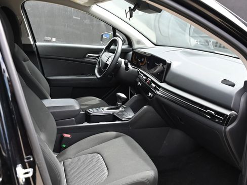 Used 2026 Kia Sportage LX image 16