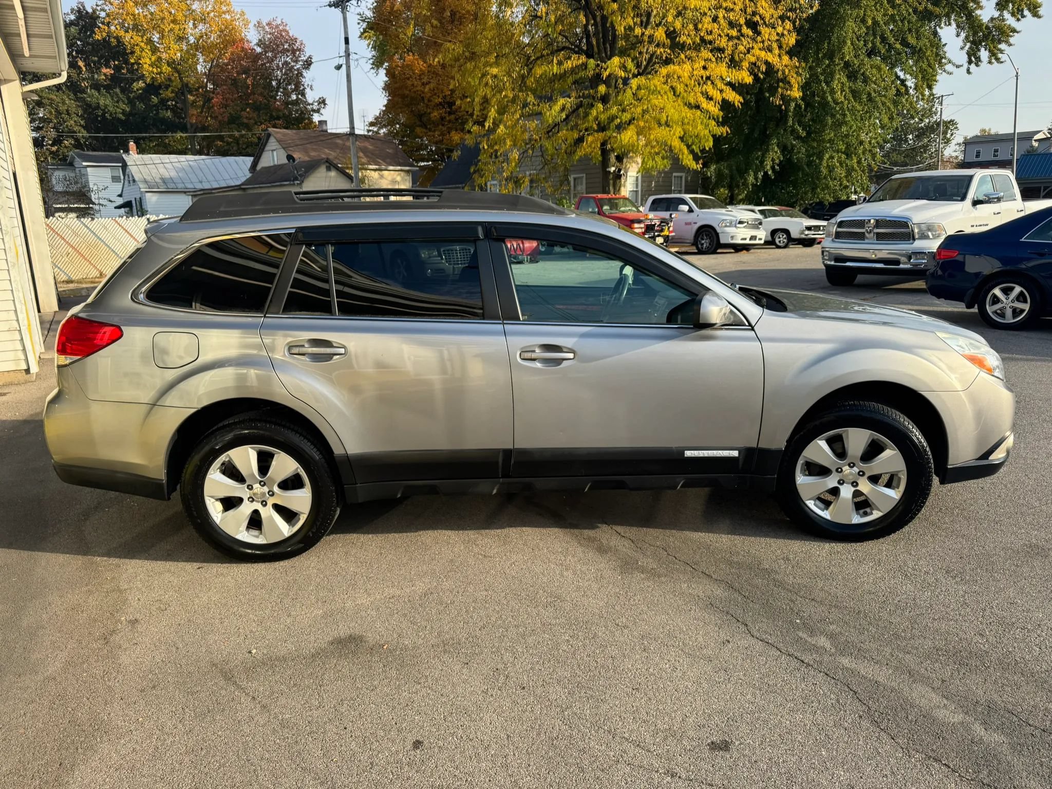 Used 2011 Subaru Outback 2.5i Limited AWD/4WD image 8