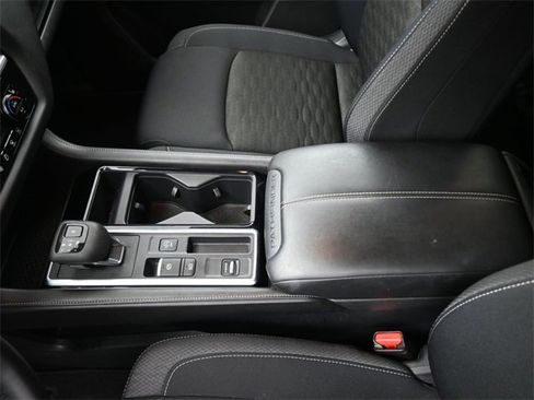 Used 2025 Nissan Pathfinder SV image 31