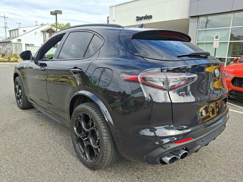 Used 2024 Alfa Romeo Stelvio Quadrifoglio image 6