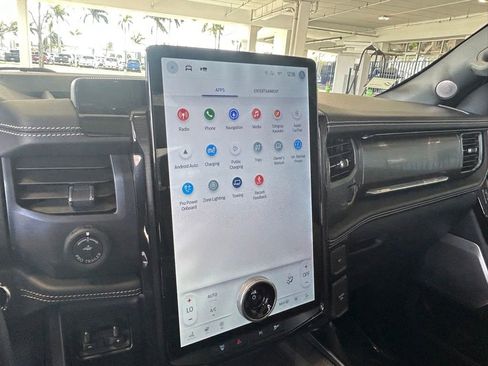 Used 2023 Ford F150 Lightning Platinum image 14