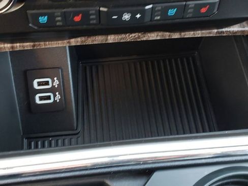 Used 2018 Ford F250 Lariat w/ Chrome Package image 17