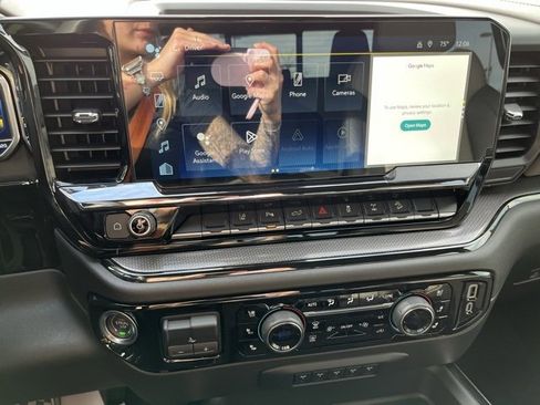 Used 2025 Chevrolet Silverado 2500 ZR2 w/ Technology Package image 28