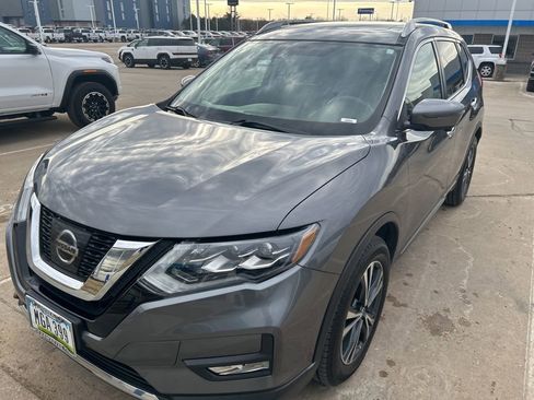 Used 2017 Nissan Rogue SL w/ SL Premium Package image 4