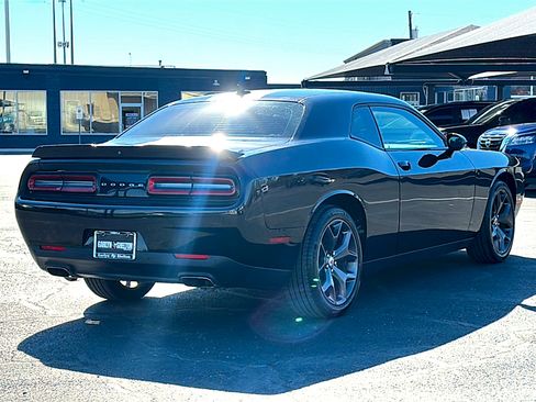 Used 2018 Dodge Challenger SXT Plus image 8