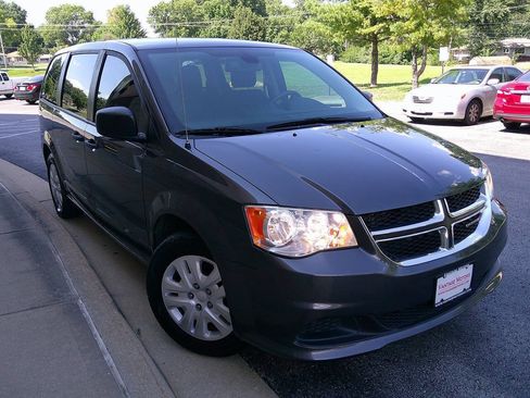 Used 2020 Dodge Grand Caravan SE FWD image 4