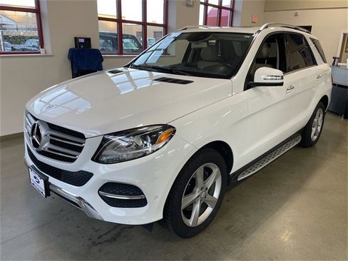 Used 2017 Mercedes-Benz GLE 350 4MATIC image 2