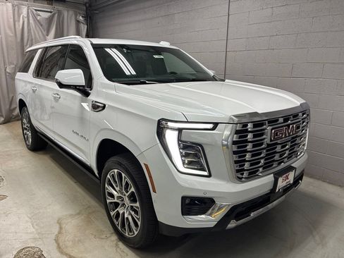 New 2026 GMC Yukon XL Denali w/ Denali Reserve Package AWD/4WD image 5