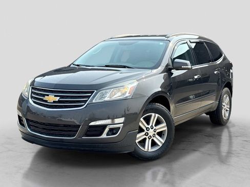 Used 2017 Chevrolet Traverse LT FWD image 1