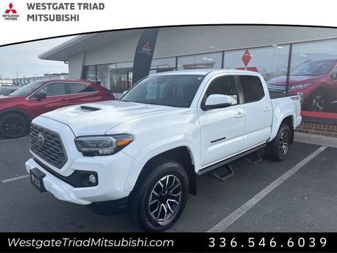 Used 2023 Toyota Tacoma TRD Sport w/ Technology Package image 3