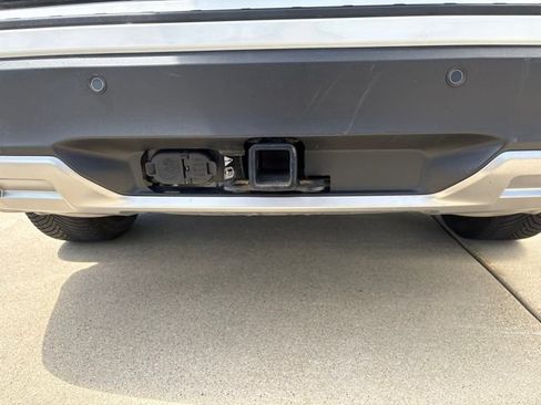 Used 2020 Ford Explorer XLT w/ Equipment Group 202A AWD/4WD image 14