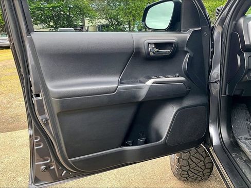 Used 2023 Toyota Tacoma TRD Off-Road AWD/4WD image 22