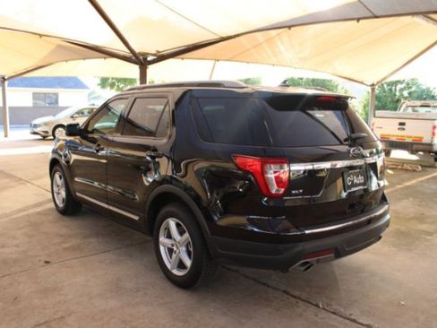 Used 2018 Ford Explorer XLT w/ Equipment Group 201A image 5
