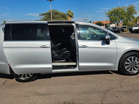Used 2023 Chrysler Pacifica Touring-L FWD image 22