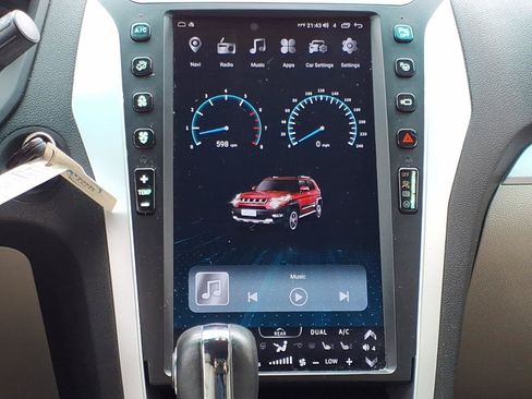 Used 2015 Ford Explorer XLT w/ Equipment Group 202A FWD image 6