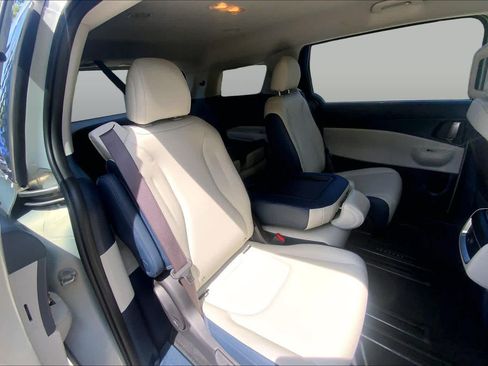 Certified 2025 Kia Carnival EX FWD image 19