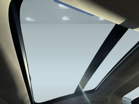 Used 2022 Volvo S60 B5 Momentum image 14