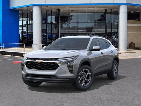 New 2026 Chevrolet Trax LT w/ Driver Confidence Package FWD image 6