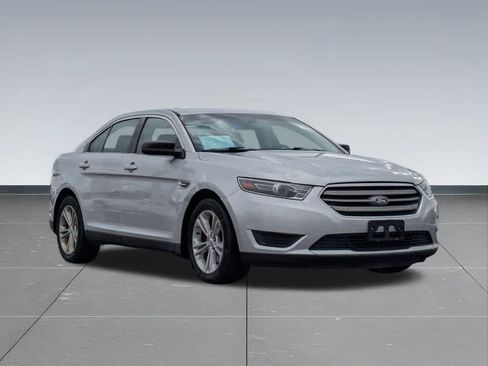 Used 2017 Ford Taurus SE FWD image 8