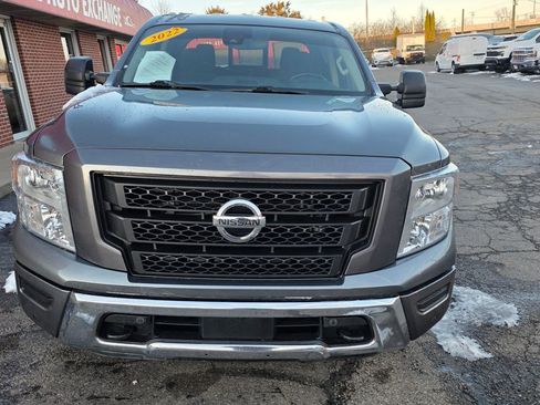 Used 2022 Nissan Titan SV w/ SV Convenience Package image 2