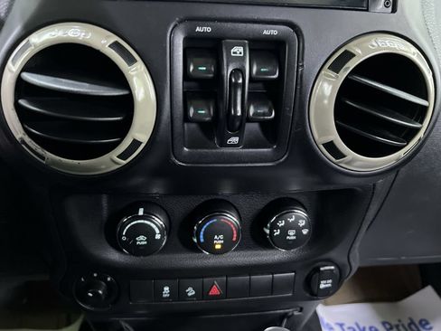 Used 2017 Jeep Wrangler Unlimited Sport w/ Quick Order Package 24S AWD/4WD image 23