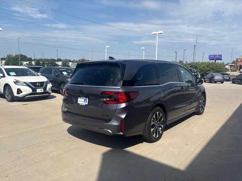 Used 2025 Honda Odyssey Elite image 5