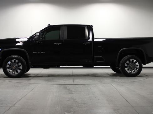 Used 2024 Chevrolet Silverado 2500 Custom image 7