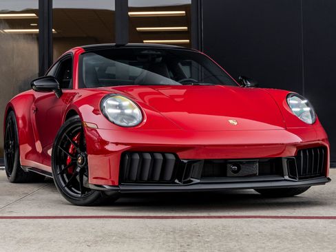 Certified 2026 Porsche 911 Carrera GTS RWD image 6