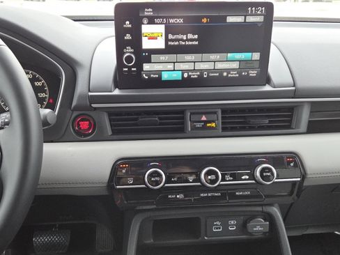 Used 2025 Honda Pilot EX-L image 29