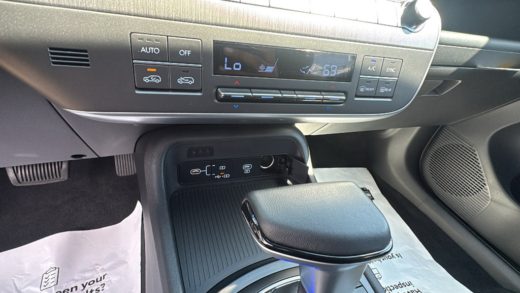 Used 2024 Hyundai Kona SEL AWD/4WD image 21