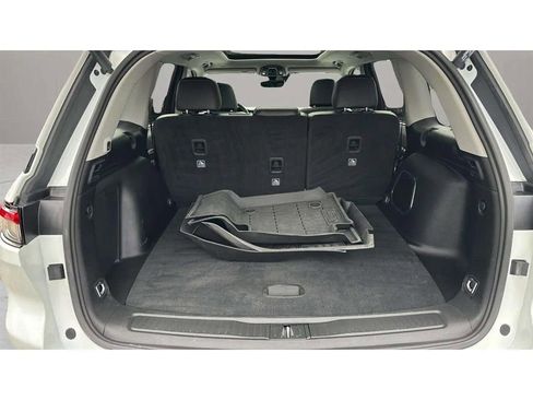 Used 2023 Jeep Grand Cherokee 4WD 4xe w/ Luxury Tech Group II image 9